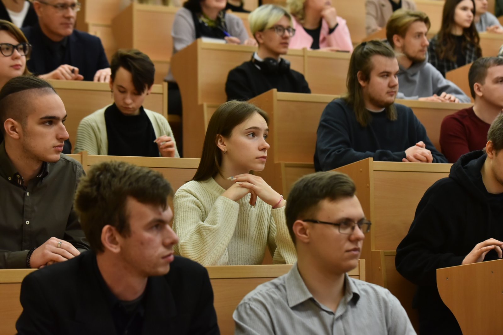 Встреча молодежи юар красноярск. Молодежь. Всегда с молодежью. Современная молодежь. Всегда с молодежью.