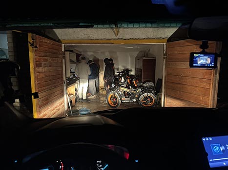 От витрины до гаража: как в Бресте оперативная налоговая проверка пресекла нелегальную торговлю вейпами и электросамокатами